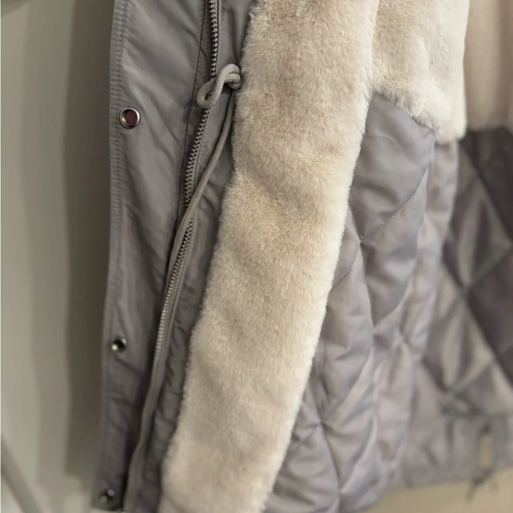 GAP Women's Parka with Faux Fur Collar - Picture 8 of 11